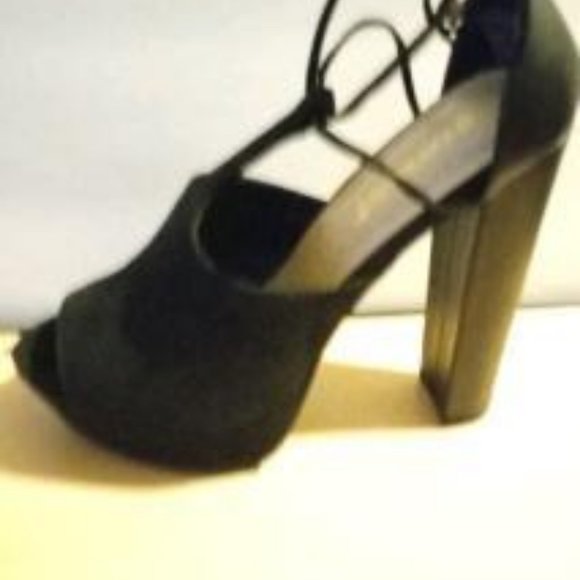 Shoes - Picture 4 of 4